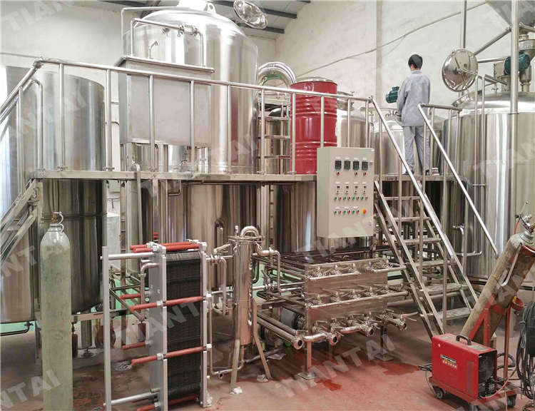 Four vessel brew house system